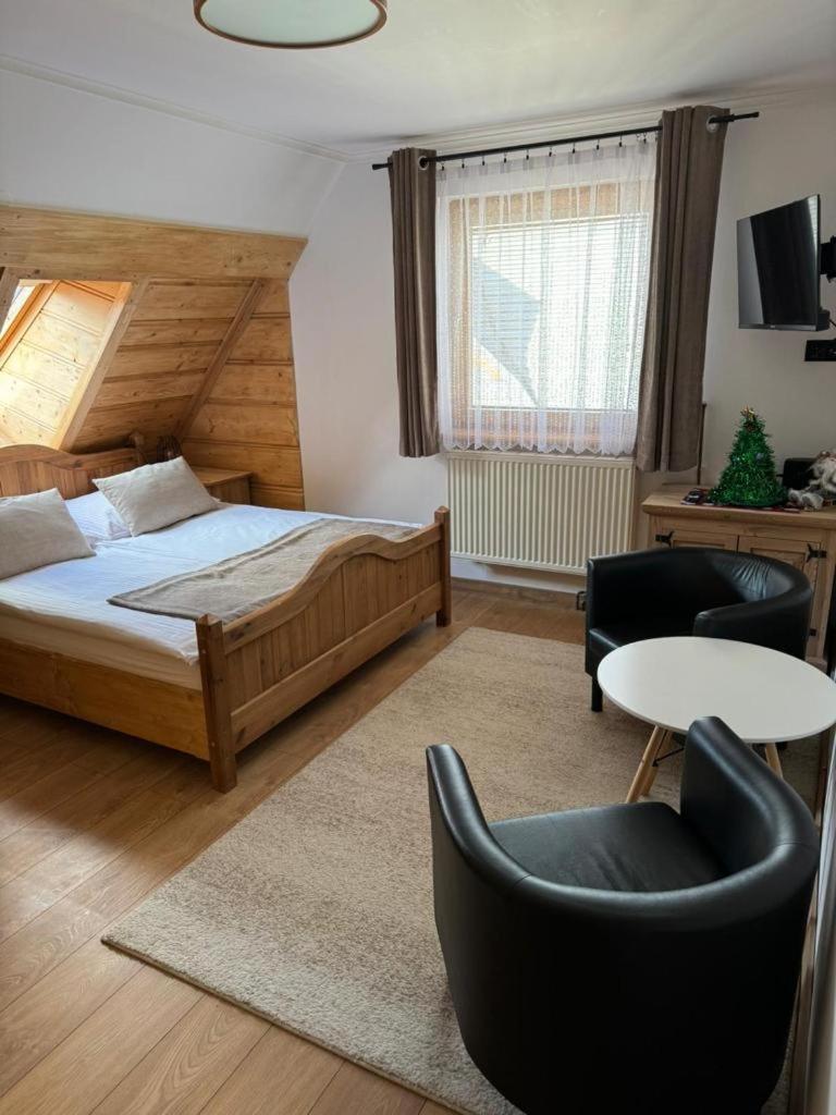 Apartamenty I Pokoje Krupowki Tuz Tuz Закопане Номер фото